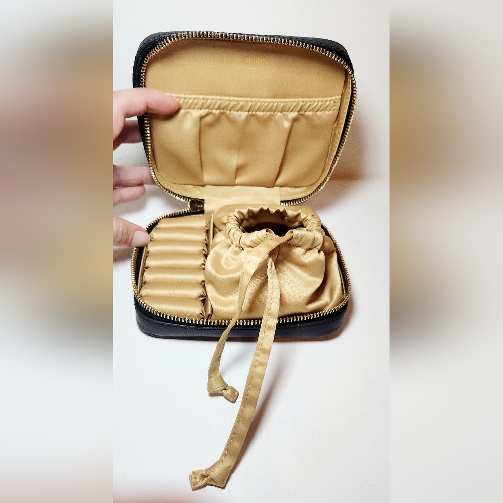 Henri bendel travel jewelry case